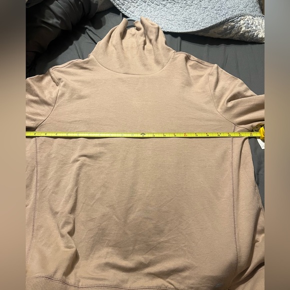 Tan Turtle neck sweatshirt - Picture 4 of 7